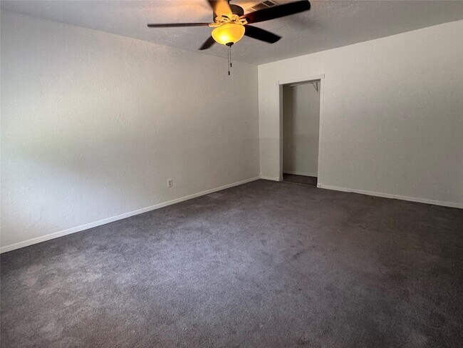 Building Photo - 935 Creager St