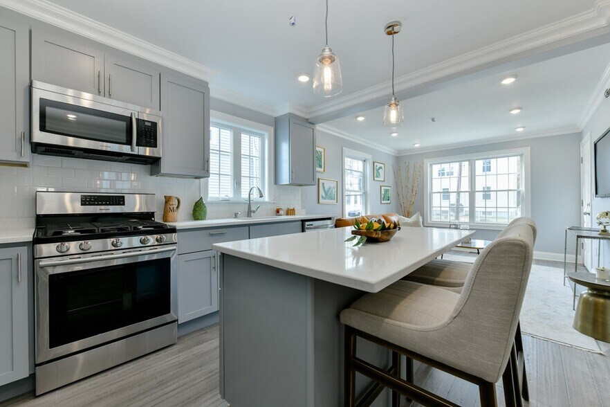 Building Photo - 224 Newbury Ave