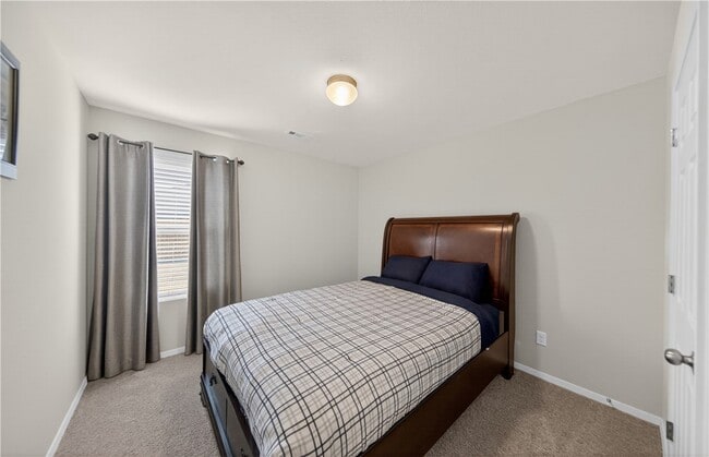 Building Photo - 8110 Dogwood Dr