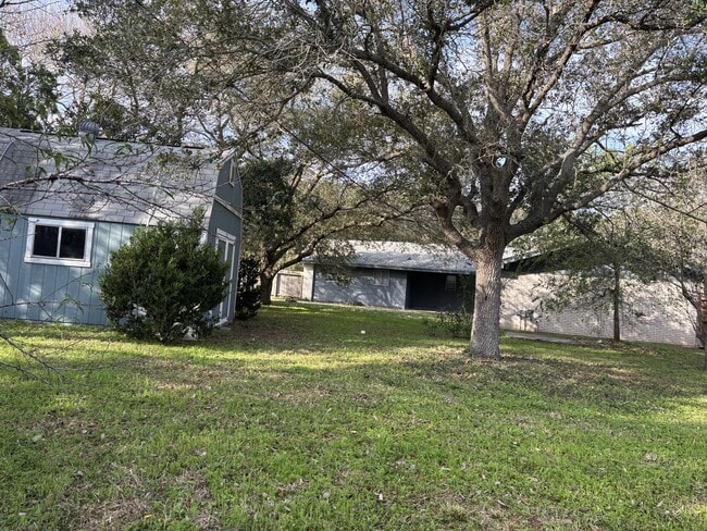 Building Photo - 126 Fulton Pl