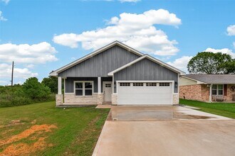 Building Photo - 1343 Alpha Ln
