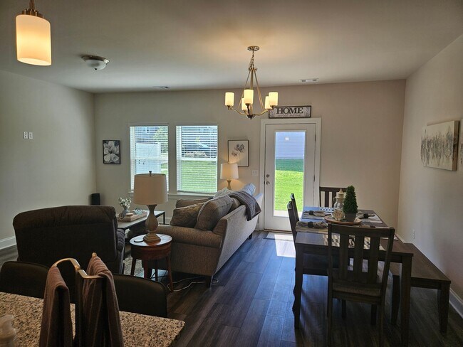 Building Photo - FOR LEASE - FULLY FURNISHED 3 BEDROOM TOWNHOME IN LEBANON!