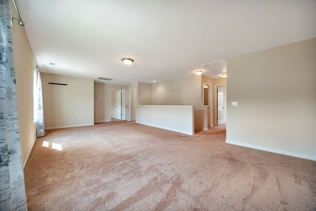 Building Photo - Spence Creek Rental!