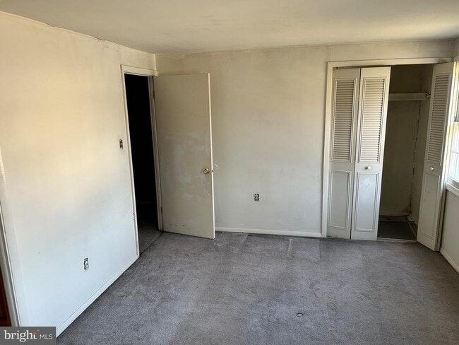 Building Photo - 89 Rockland Dr