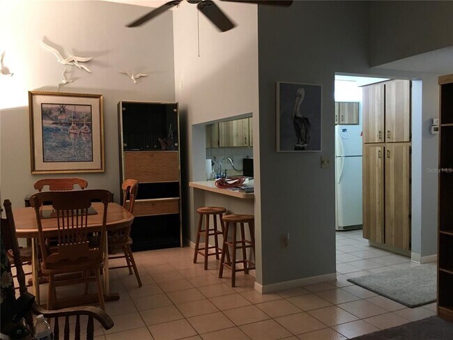 Building Photo - 2655 Pine Ridge Way N