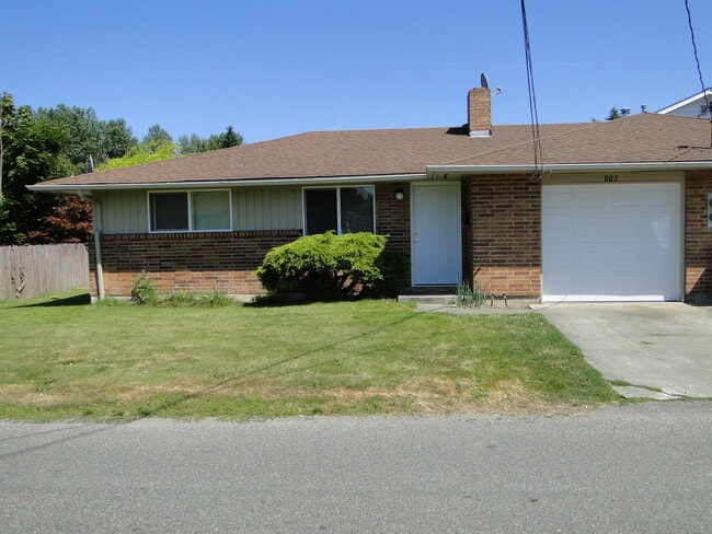 Building Photo - 803 9th St NW