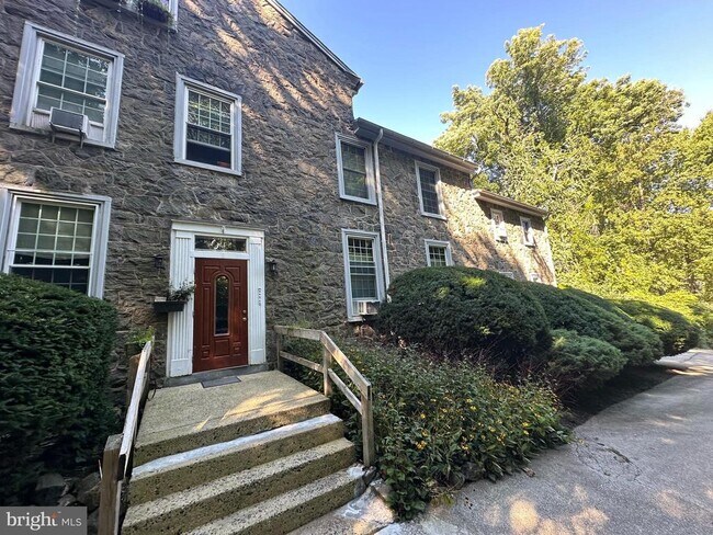 Primary Photo - 72 Park Ln