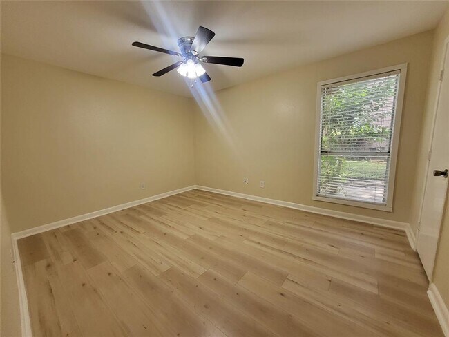 Building Photo - 12955 Woodforest Blvd