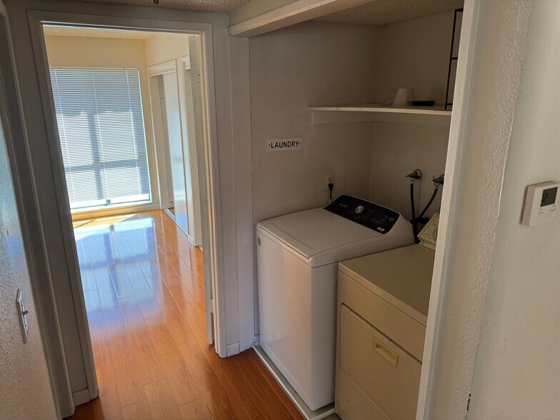 Building Photo - 106 N Chapel Ave