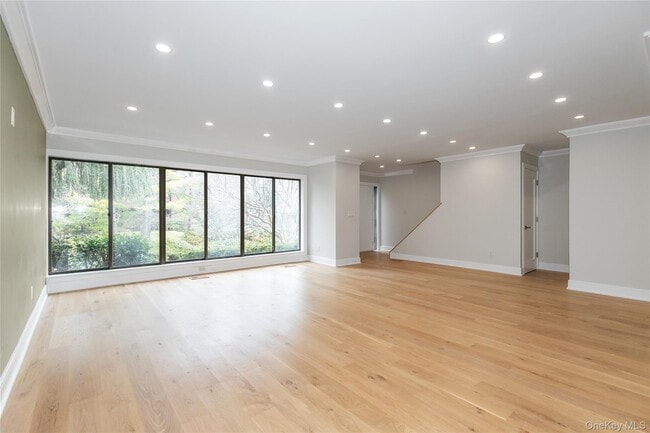 Building Photo - 18 Acorn Ponds Dr