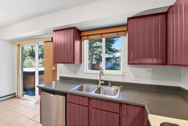 Building Photo - 2130 Flat Iron Dr