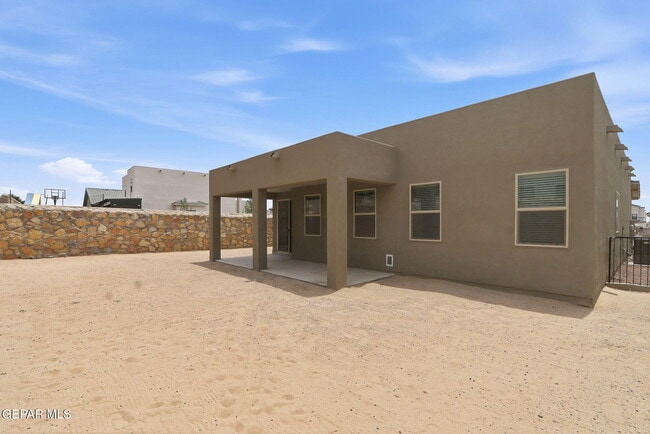 Building Photo - 13131 Oakhampton Ave