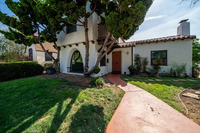 Building Photo - 3605 Dove Ct
