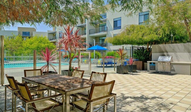 Building Photo - 1725 S Bascom Ave