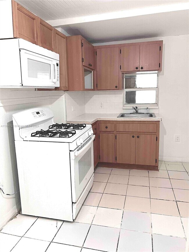 Building Photo - 3101 NW 28th St