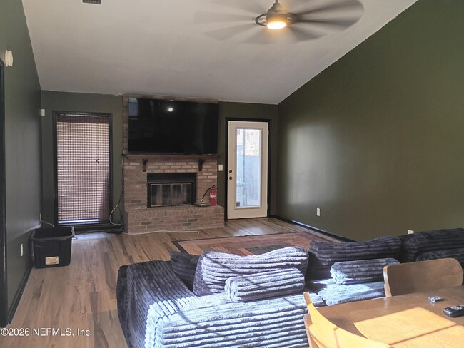 Building Photo - 5561 Mariners Cove Dr