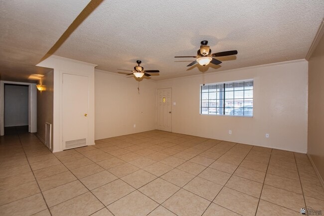 Building Photo - 2645 S Nogales Ave