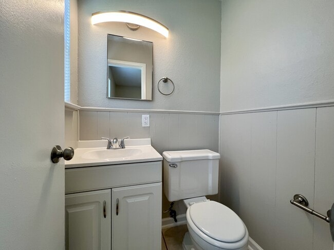 Building Photo - 4204 Bowling Green St