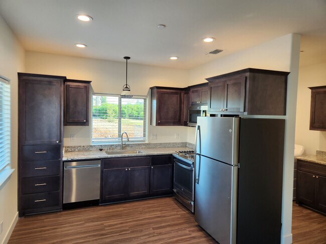 Building Photo - Rare Opportunity to Live on the Ridge!