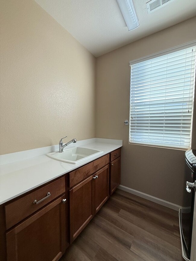 Building Photo - Experience refined living in this beautifully appointed 4-bedroom + den, 3-bath executive residence.