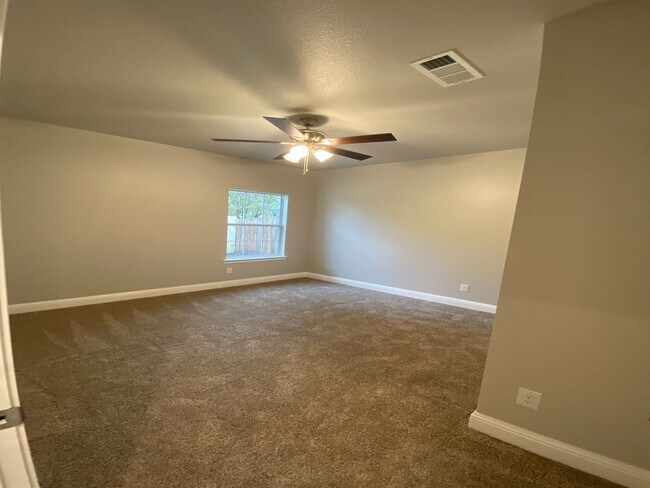 Building Photo - 2211 Henry St