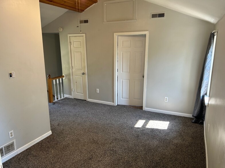 Landing/Hallway - 424 Allen St