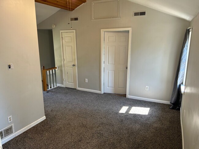 Landing/Hallway - 424 Allen St