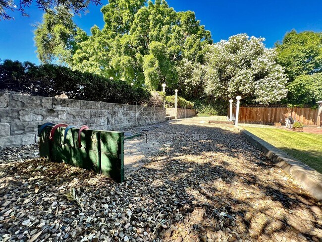 Building Photo - 2016 Canal Dr