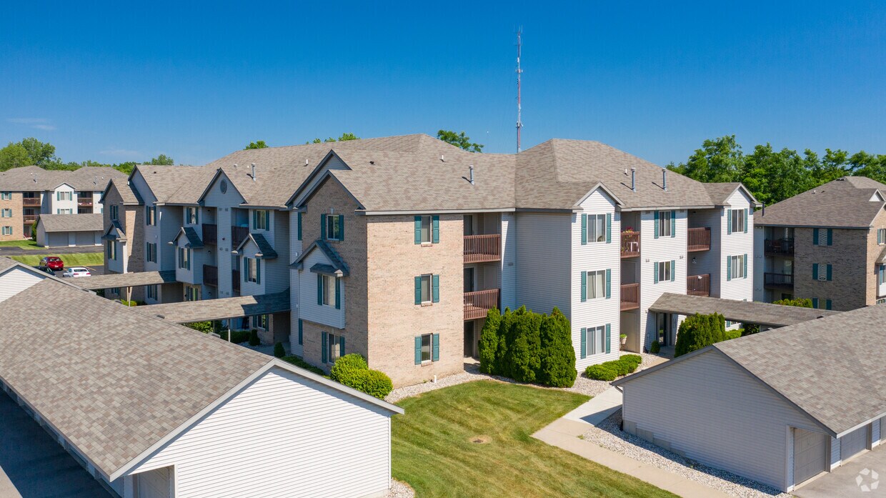 Royal Vista Apartments And Townhomes Grand Rapids Mi Apartment Finder