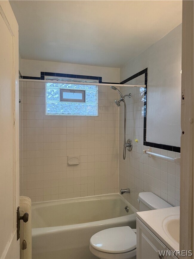 Building Photo - 37 Inwood Pl