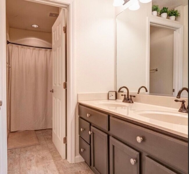 Building Photo - Beautiful Family Home on Cul-de-Sac in Great Rocklin Location