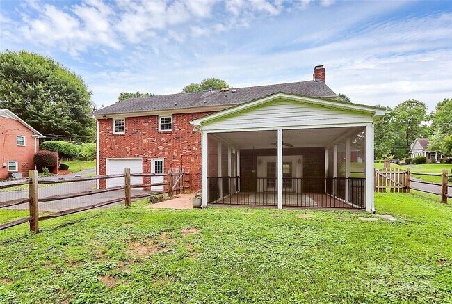 Building Photo - 6908 Lancer Dr