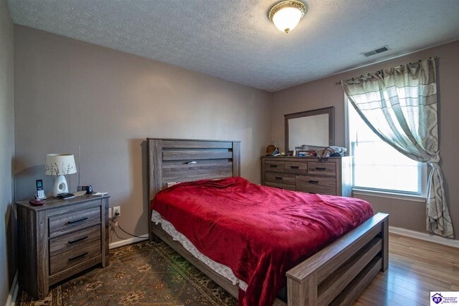 Building Photo - 520 University Dr