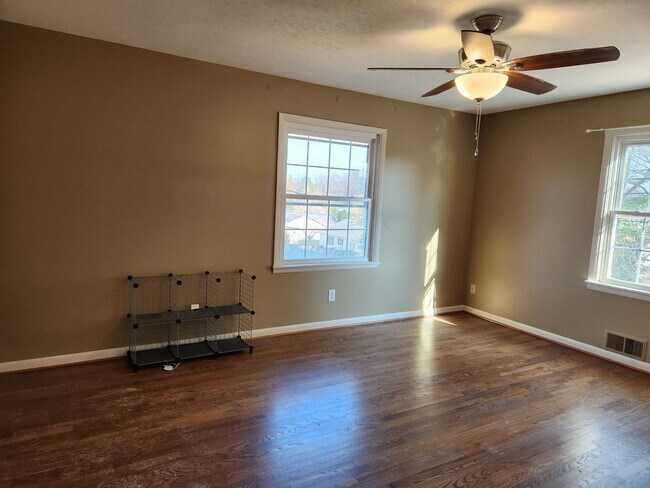 Building Photo - 104 Linwood Dr