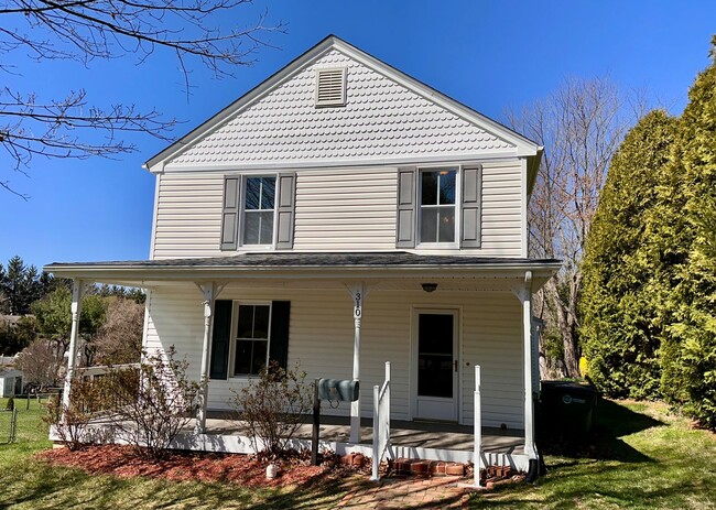 Building Photo - Historic 3 Bedroom / 2 Bath Home In Christ...