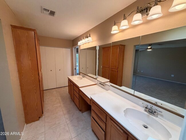 Building Photo - 14607 W Yosemite Dr