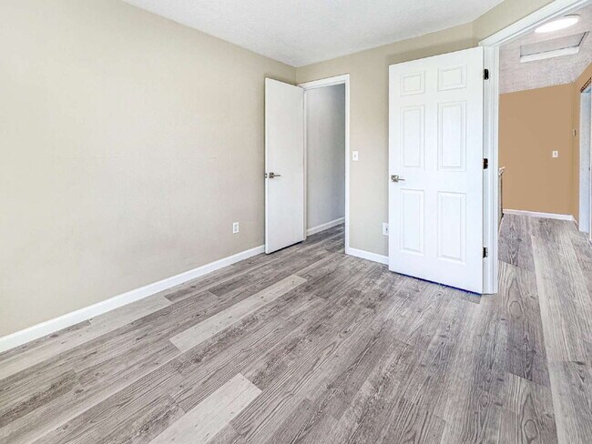 Building Photo - Spacious 3-bedroom Duplex in Wilkes Neighborhood **1 Portable AC unit included**