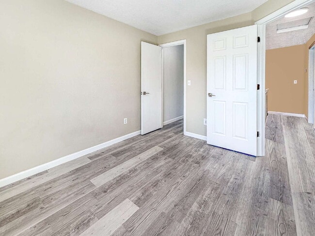 Building Photo - Spacious 3-bedroom Duplex in Wilkes Neighborhood **1/2 off 3rd month's rent!!!**