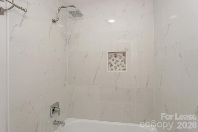 Building Photo - 368 Northwest Dr