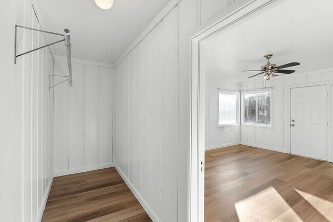 Building Photo - 331 Roberts St