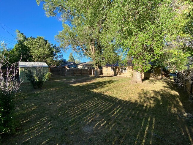 Building Photo - Crestview Three Bedroom House with Garage