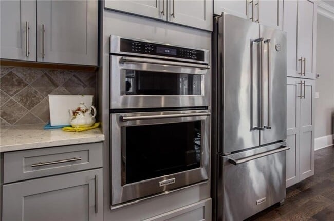 Building Photo - 4939 Kentwood Dr