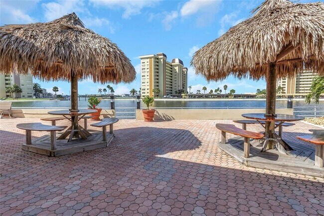 Building Photo - 4700 Cove Cir