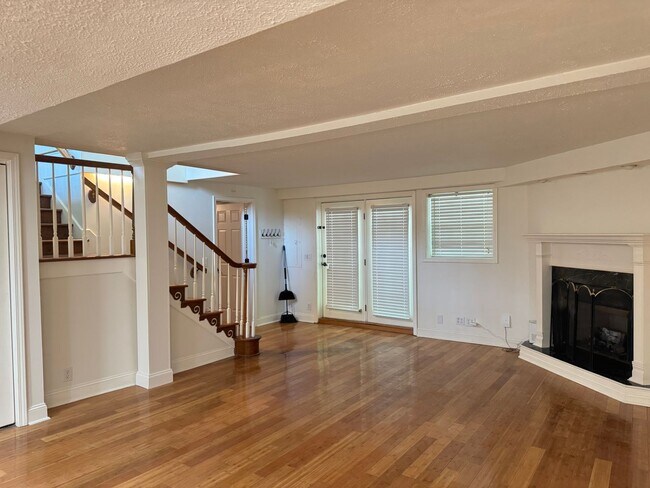 Building Photo - Beautiful 3 Bed 3 Bath Home nestled in St. B!