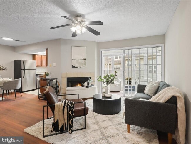 Building Photo - 12105 Green Leaf Ct