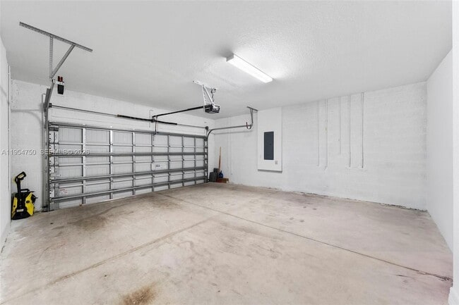 Building Photo - 4642 Pinehurst Trl W