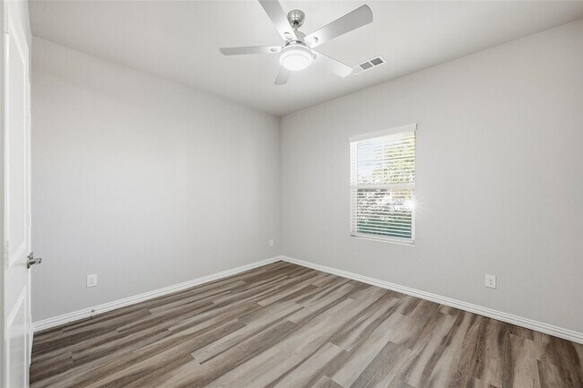 Building Photo - 206 Fieldstone Dr