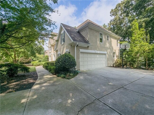 Building Photo - 7335 Craigleith Dr
