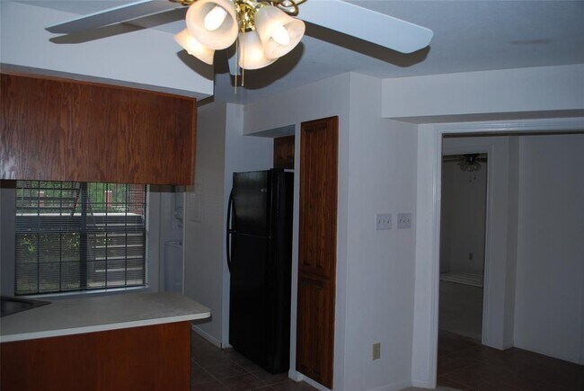 Building Photo - 200 Panorama Dr