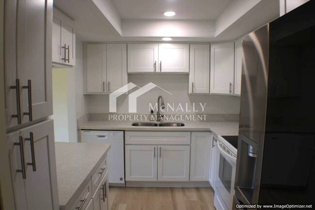 Building Photo - Spacious 3-Bedroom Condo with Detached 1-C...